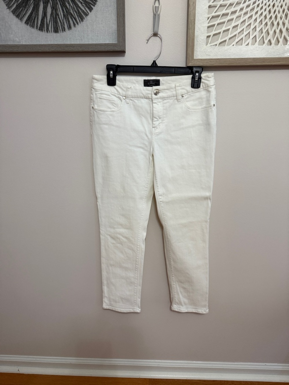 So Slimming by Chico’s Denim white stretch Jeans.
.